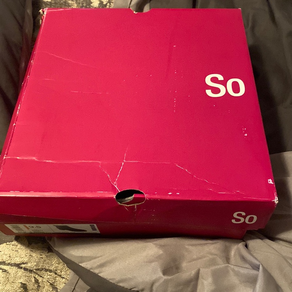 Brown suede winter ankle boot, never been worn! 9/5 in size .tags still on!